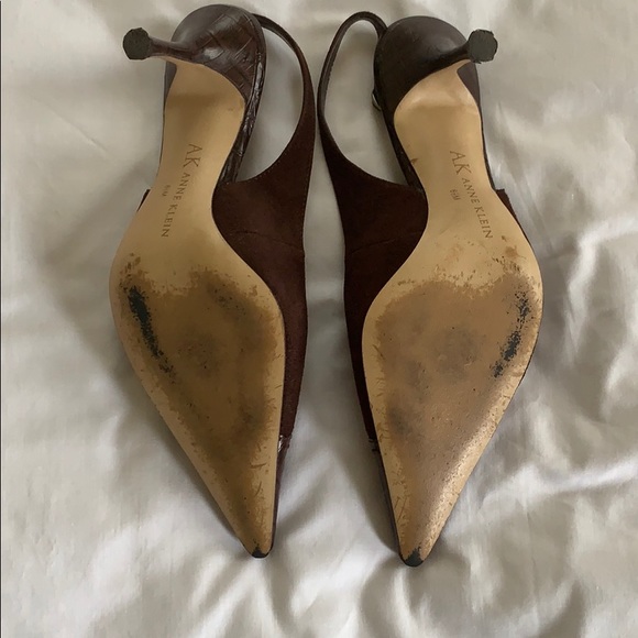 AK Anne Klein Low Heeled Brown Pumps - Picture 4 of 4
